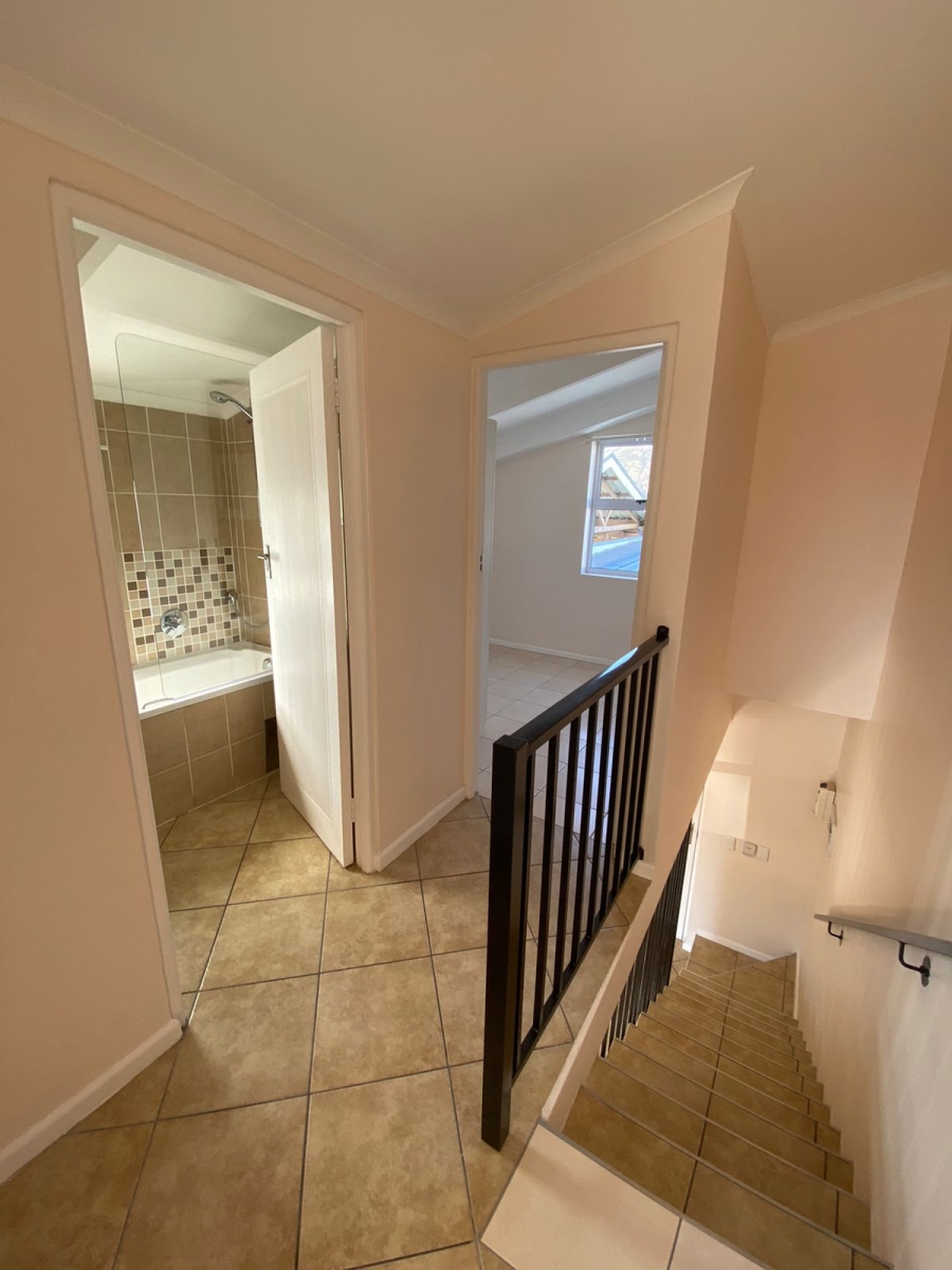 To Let 2 Bedroom Property for Rent in Whispering Pines Western Cape